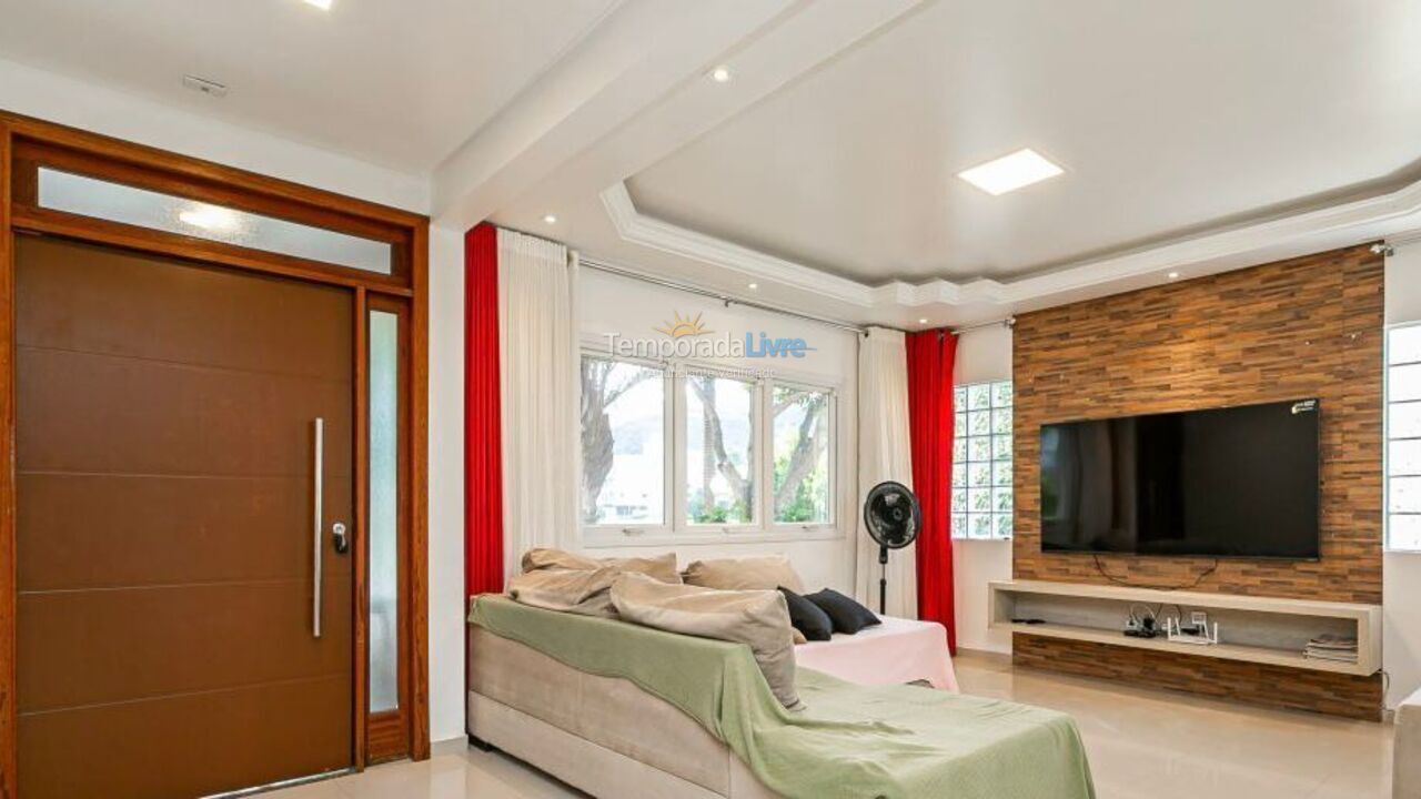 Casa para alquiler de vacaciones em Governador Celso Ramos (Praia de Palmas)