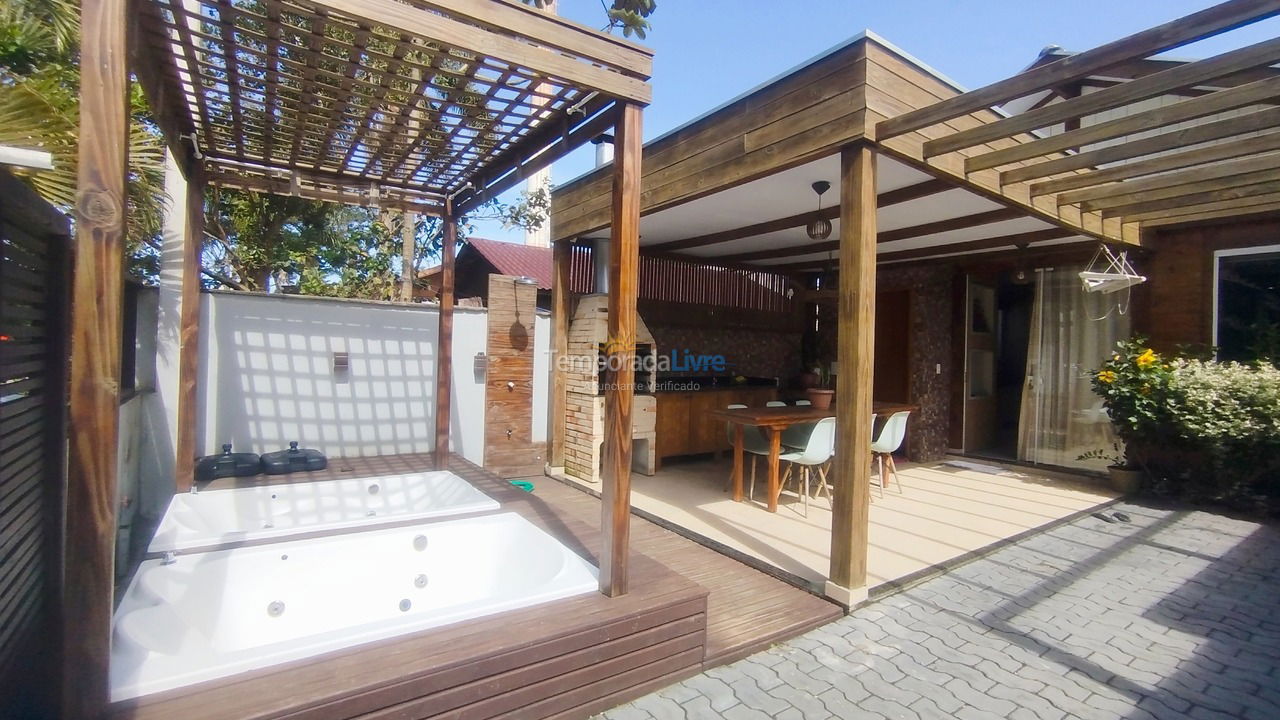 Casa para aluguel de temporada em Bombinhas (Mariscal)