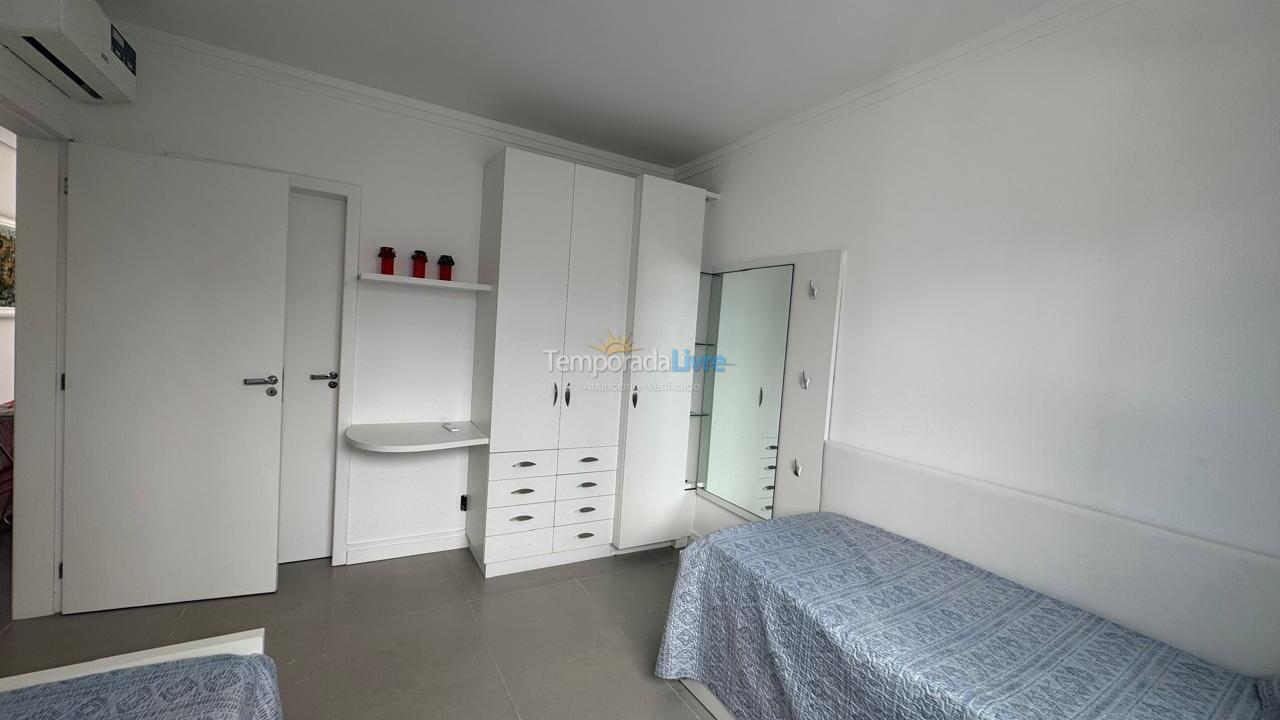 Casa para alquiler de vacaciones em Governador Celso Ramos (Praia de Palmas)