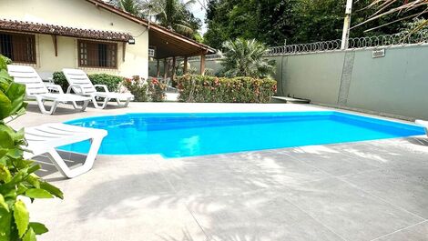 Casa com 4 quartos à 800m da praia