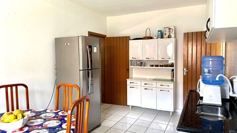 Casa com 4 quartos à 800m da praia