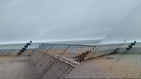 Terraço com churrasqueira vista maravilhosa para praia
