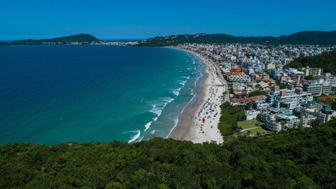 056 - ¡Hermoso apartamento de 02 dormitorios en Praia de Bombas!