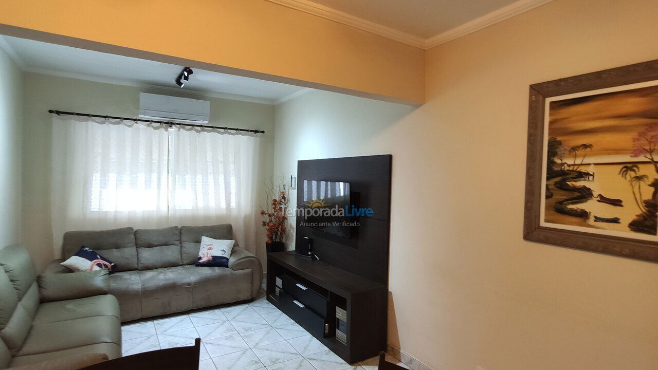 Sala com ar condicionado, wi-fi e tv smart Apartamento para alquiler de vacaciones em Guarujá (Enseada)