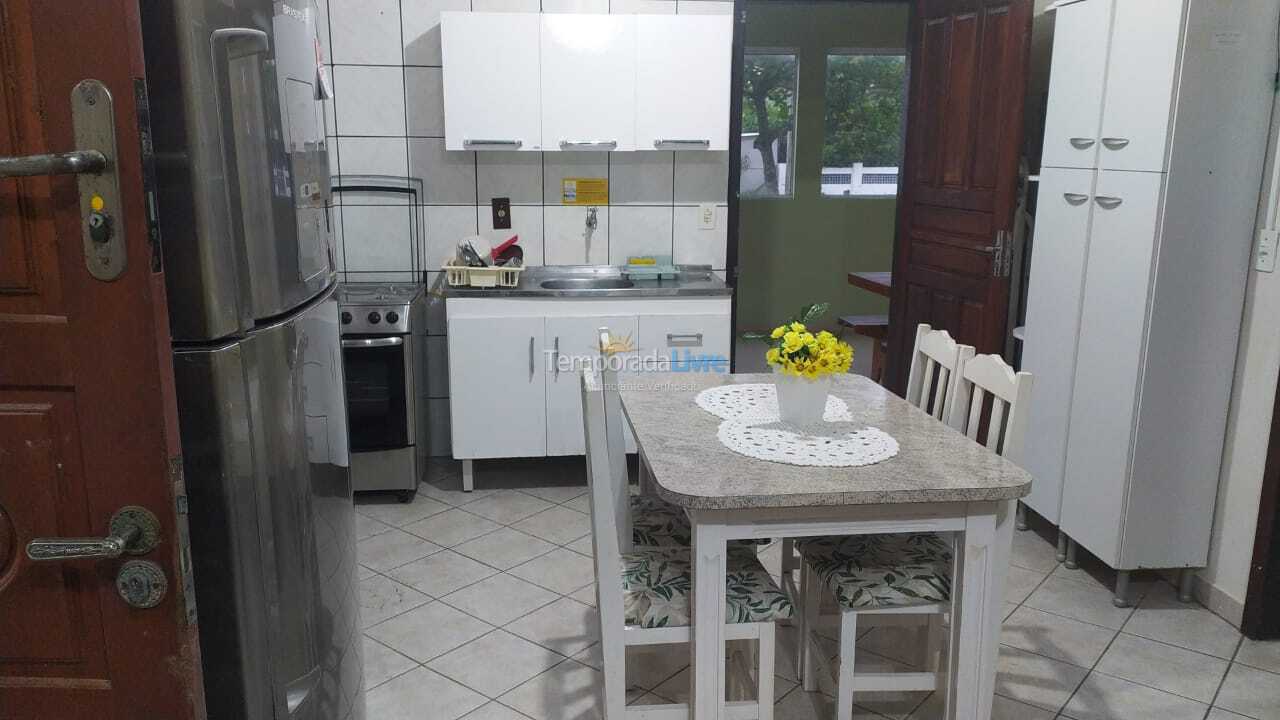 Casa para alquiler de vacaciones em Governador Celso Ramos (Praia de Palmas)