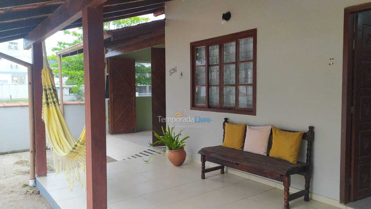 Casa para alquiler de vacaciones em Governador Celso Ramos (Praia de Palmas)