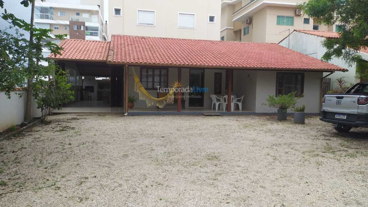 Casa para alquiler de vacaciones em Governador Celso Ramos (Praia de Palmas)