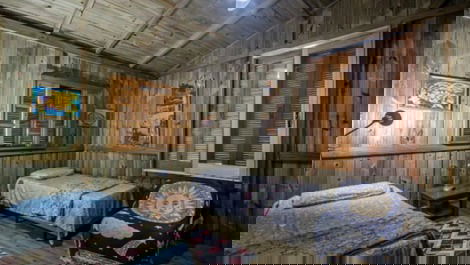 Beautiful house next to the river and the sea of Siriu