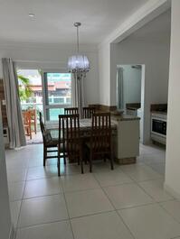 Apartment 300 meters from 4 Ilhas and Bombinhas Central Beach