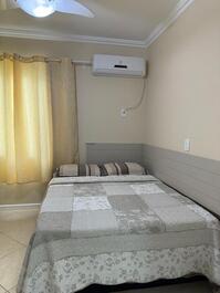 Linda cobertura duplex com piscina privativa no Centro de Bombinhas