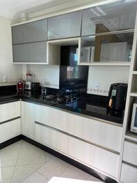 Linda cobertura duplex com piscina privativa no Centro de Bombinhas