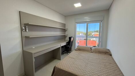 Apartamento em condomínio alto padrão em home club a 50m da praia