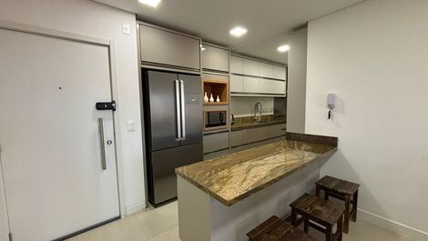 Apartamento em condomínio alto padrão em home club a 50m da praia