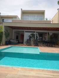4 bedrooms, swimming pool, sea front, right on the sand, sea view.