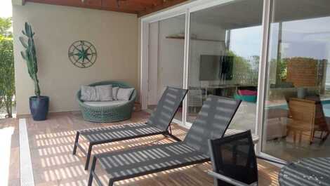 4 bedrooms, swimming pool, sea front, right on the sand, sea view.