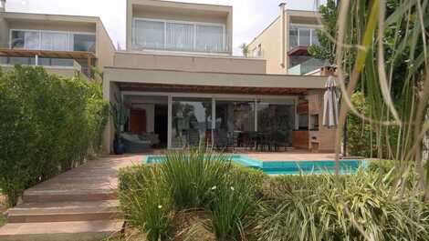 4 bedrooms, swimming pool, sea front, right on the sand, sea view.