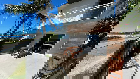 House on the edge of Bombas beach