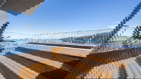 Luxury and Comfort Facing the Sea in Zimbros