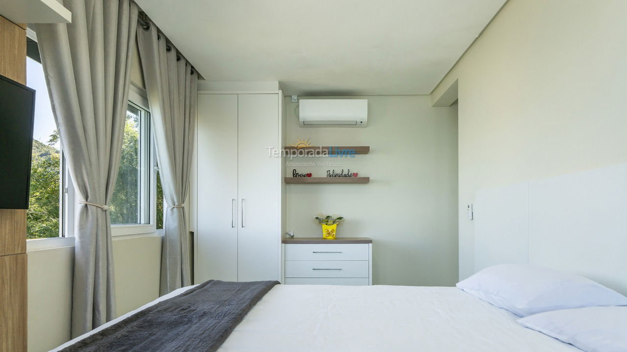 House for vacation rental in Bombinhas (Praia de Zimbros)
