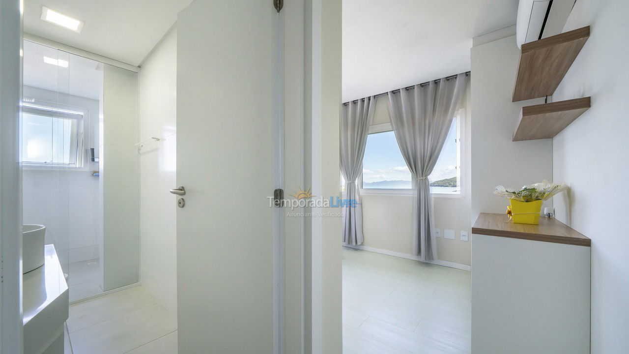 House for vacation rental in Bombinhas (Praia de Zimbros)