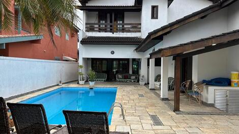 Casa para alugar em Guarujá - Praia do Pernambuco