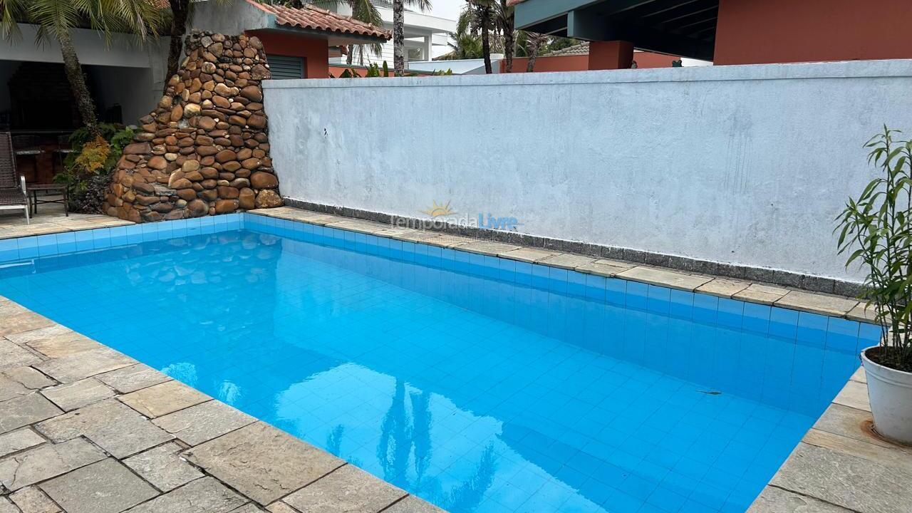 Casa para aluguel de temporada em Guarujá (Praia do Pernambuco)