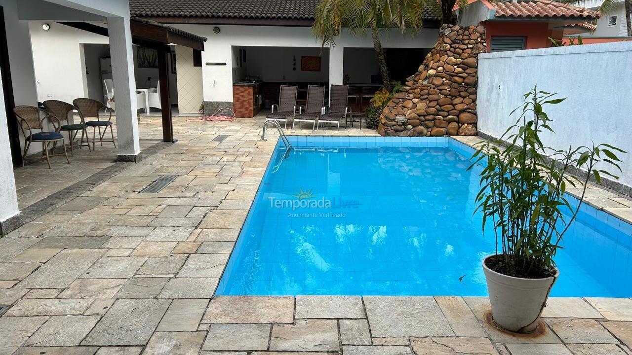 Casa para aluguel de temporada em Guarujá (Praia do Pernambuco)
