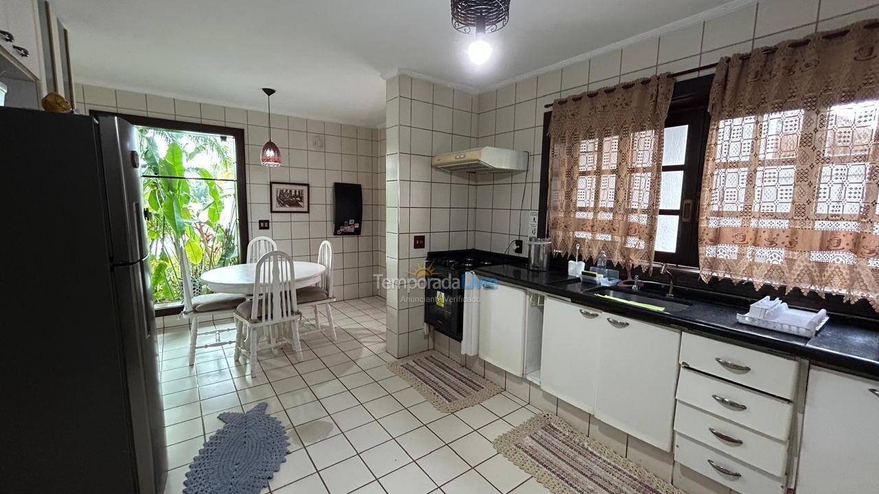 Casa para aluguel de temporada em Guarujá (Praia do Pernambuco)