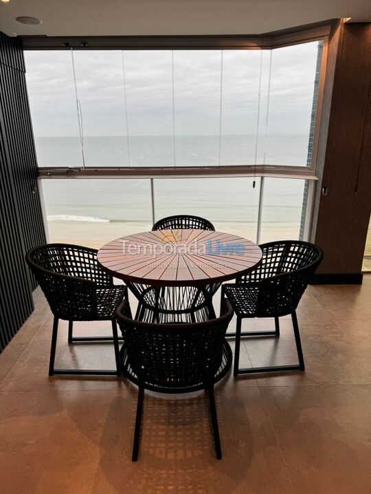 Casa para aluguel de temporada em Itapema (Meia Praia Frente Mar)