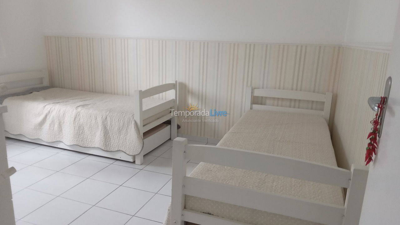 Apartment for vacation rental in Guarujá (Astúrias)