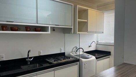 461A - Apartamento com vista mar. Praia da Lagoinha Bombinhas.