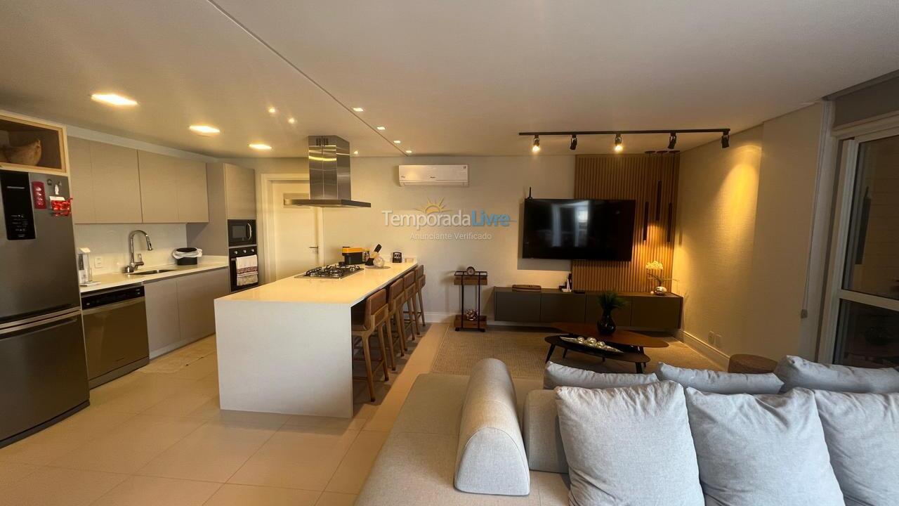 Apartamento para aluguel de temporada em Florianópolis (Jurere Tradicional)
