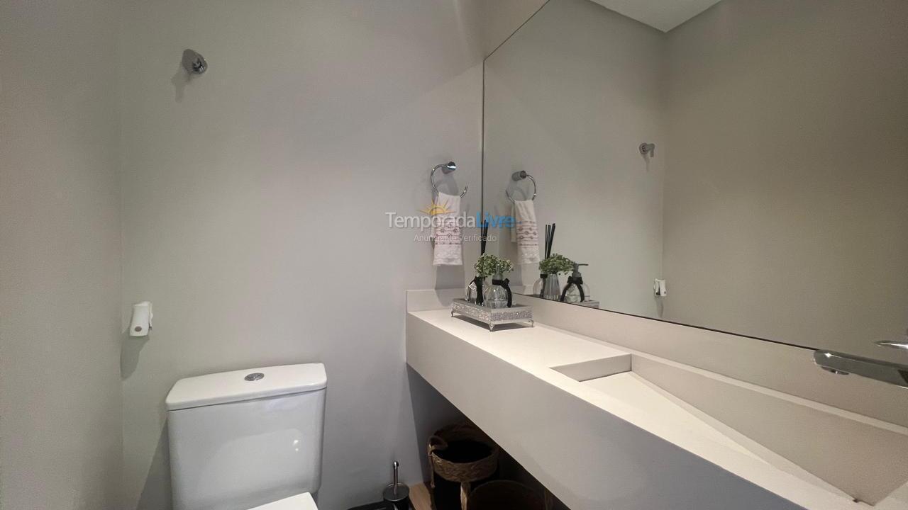 Apartamento para aluguel de temporada em Florianópolis (Jurere Tradicional)