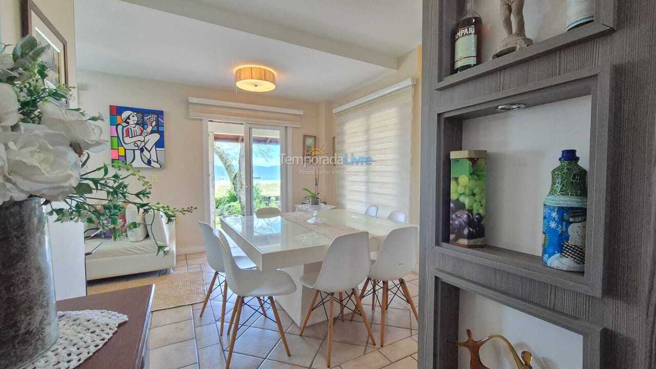 Casa para aluguel de temporada em Florianópolis (Jurere Tradicional)