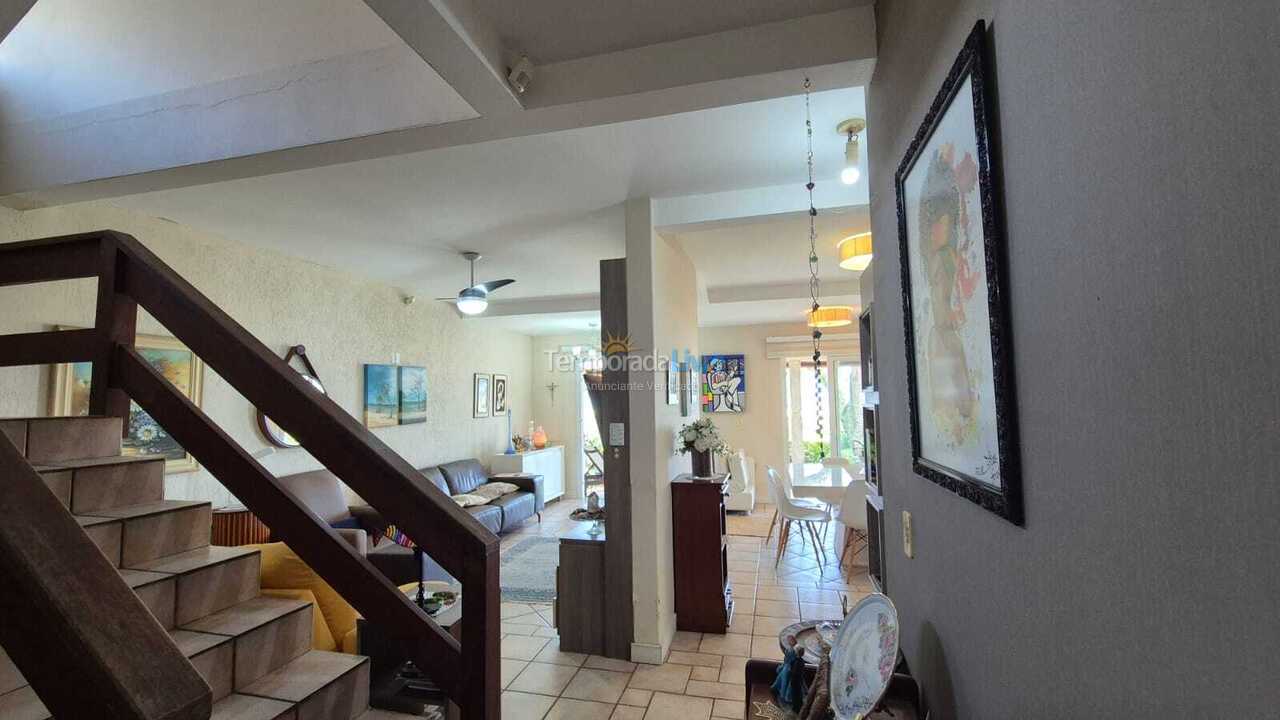 Casa para aluguel de temporada em Florianópolis (Jurere Tradicional)