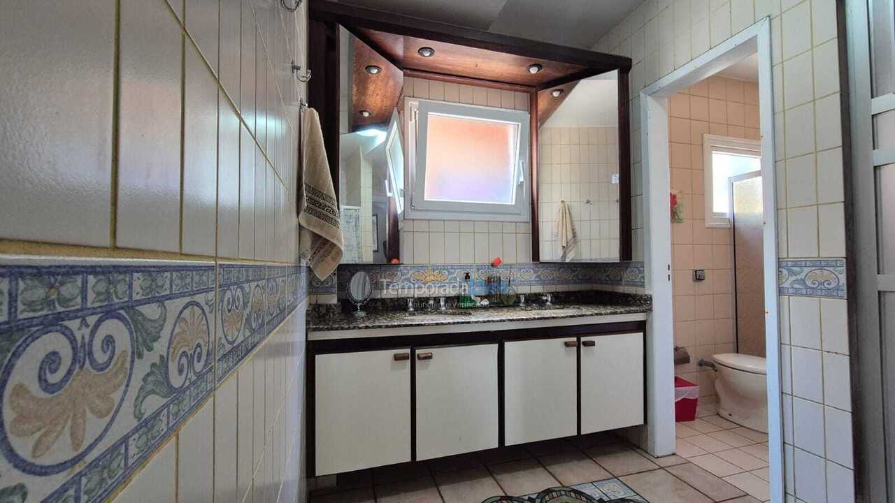 Casa para aluguel de temporada em Florianópolis (Jurere Tradicional)