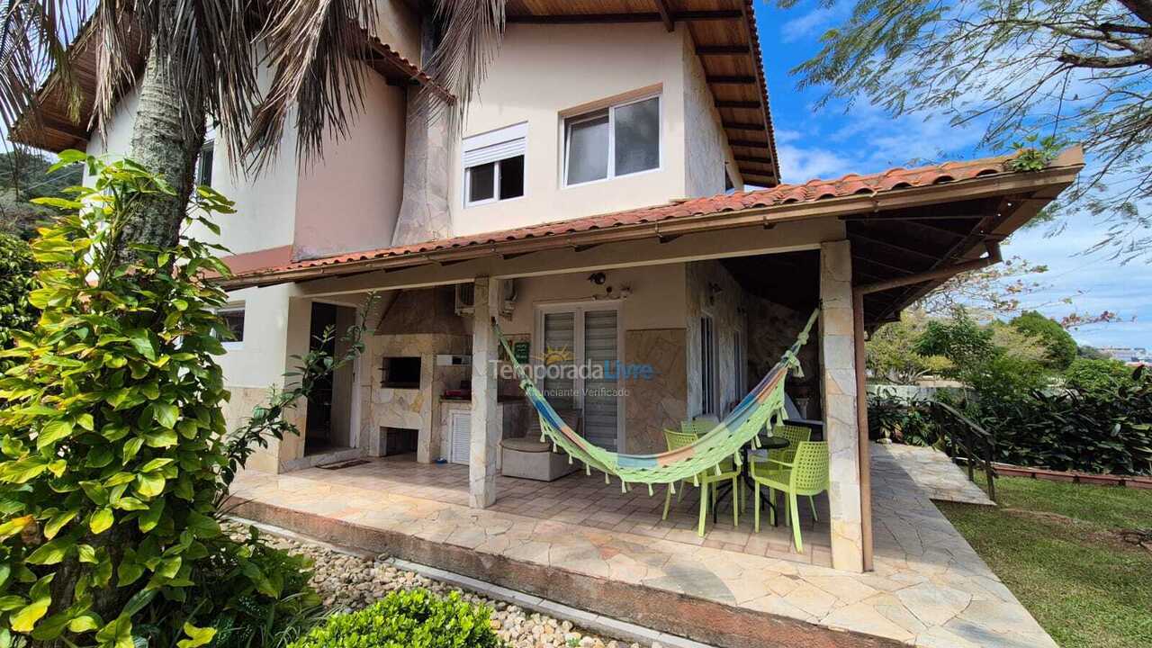 Casa para aluguel de temporada em Florianópolis (Jurere Tradicional)