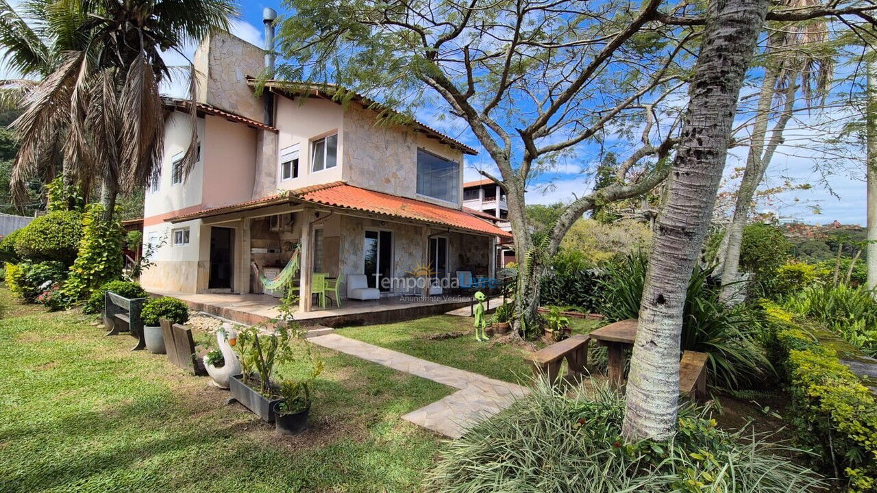 Casa para aluguel de temporada em Florianópolis (Jurere Tradicional)