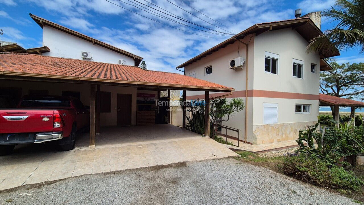 Casa para aluguel de temporada em Florianópolis (Jurere Tradicional)