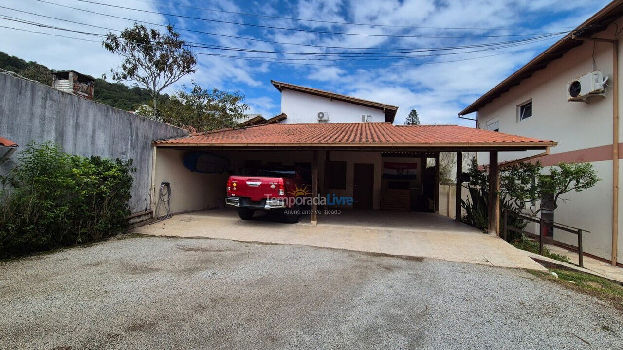 Casa para aluguel de temporada em Florianópolis (Jurere Tradicional)