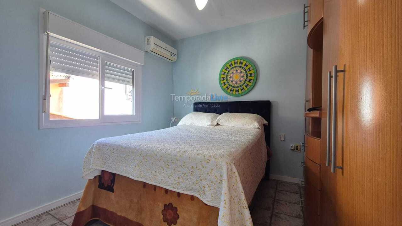 Casa para aluguel de temporada em Florianópolis (Jurere Tradicional)