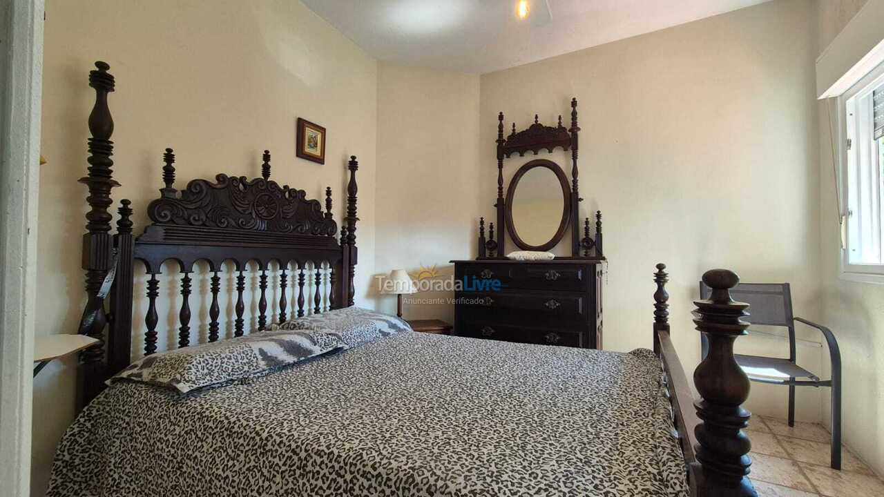 Casa para aluguel de temporada em Florianópolis (Jurere Tradicional)