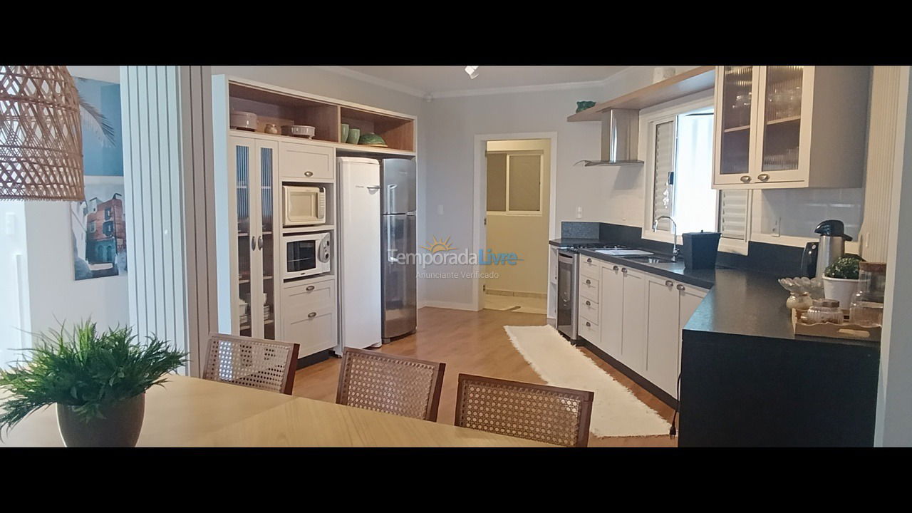 Casa para aluguel de temporada em Bombinhas (Praia de Zimbros)