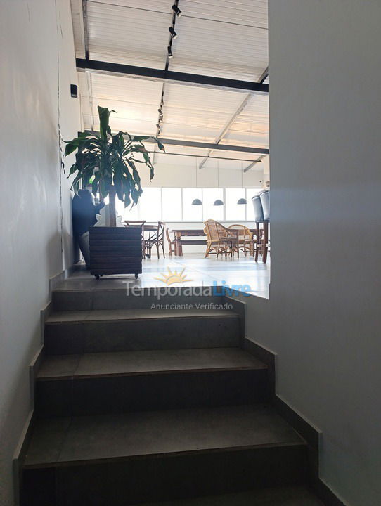 Casa para aluguel de temporada em Bombinhas (Praia de Zimbros)