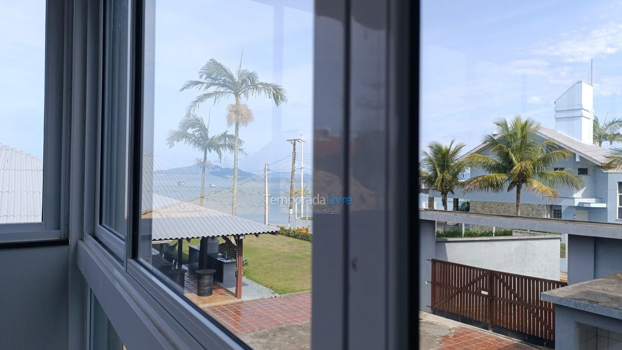Casa para aluguel de temporada em Bombinhas (Praia de Zimbros)