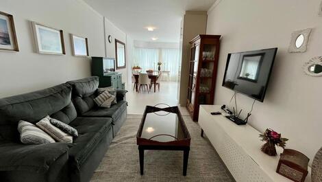 Excelente Apartamento em Meia Praia com 4 dormitórios