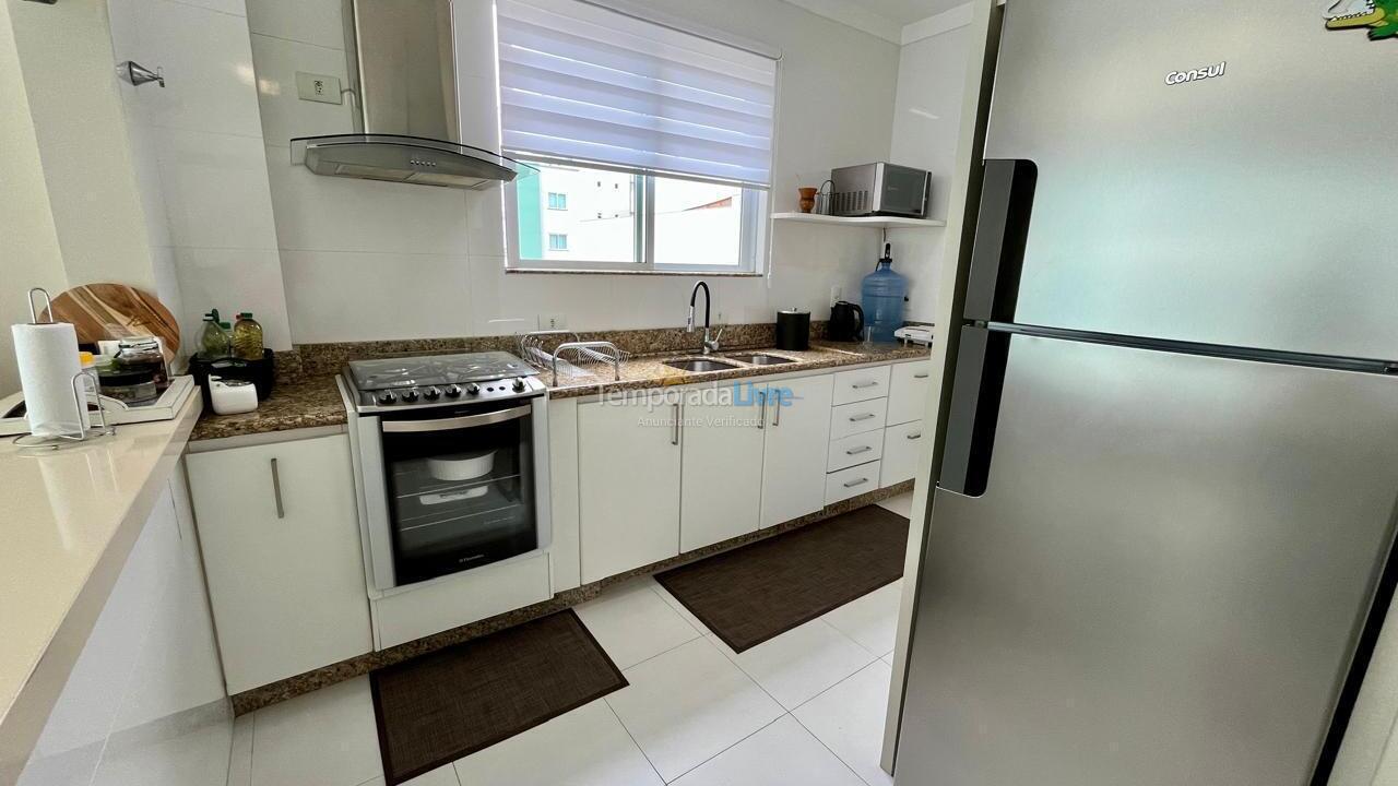 Apartamento para aluguel de temporada em Itapema (Meia Praia)