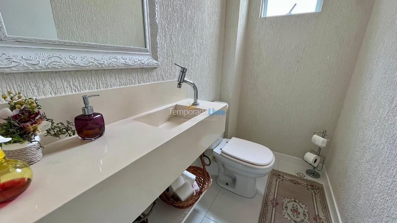 Apartamento para aluguel de temporada em Itapema (Meia Praia)