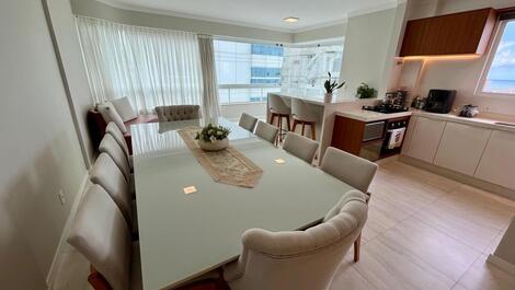 AMPLIO APARTAMENTO DE 4 HABITACIONES EN MEIA PRAIA PARA 10 PERSONAS