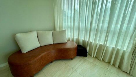 AMPLIO APARTAMENTO DE 4 HABITACIONES EN MEIA PRAIA PARA 10 PERSONAS